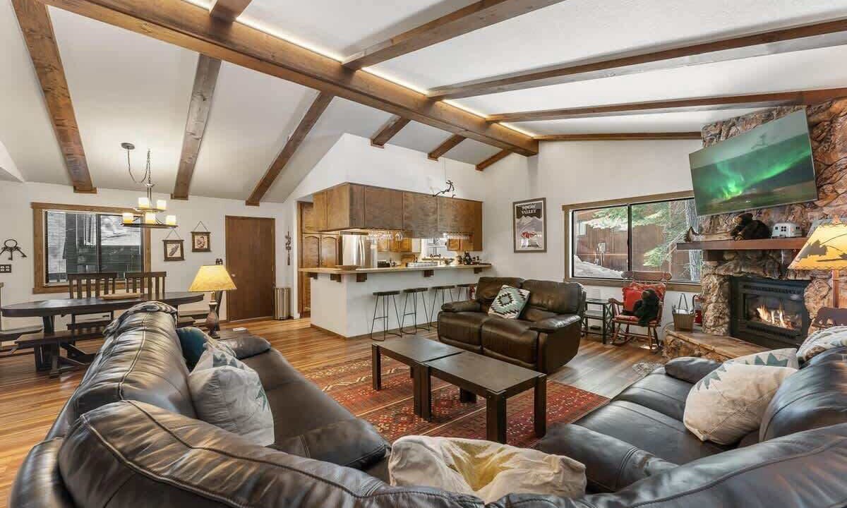 Photo of Livingroom in Kingswood Estates