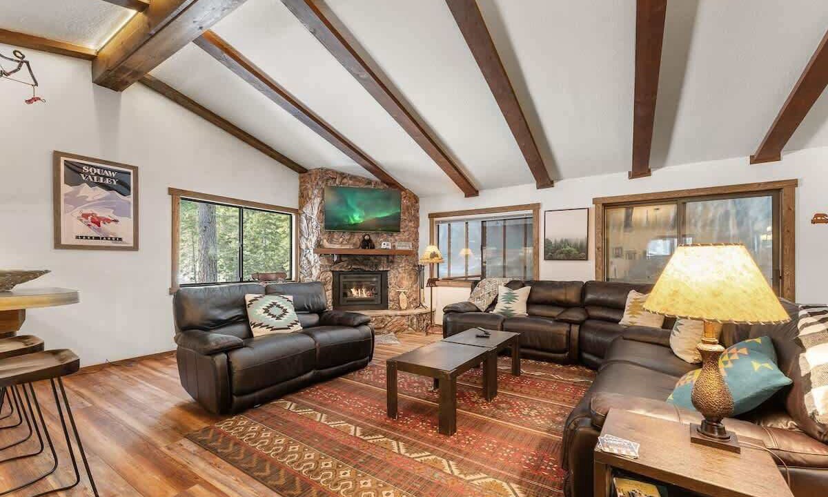 Photo of Livingroom in Kingswood Estates
