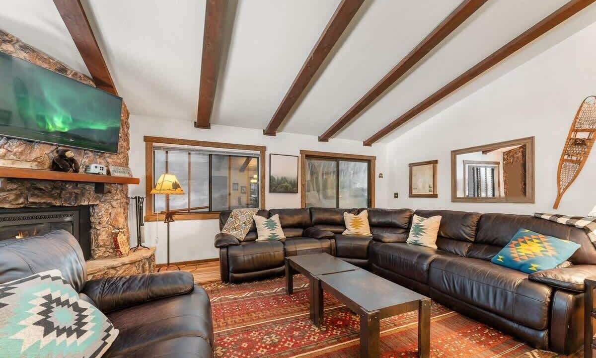 Photo of Livingroom in Kingswood Estates