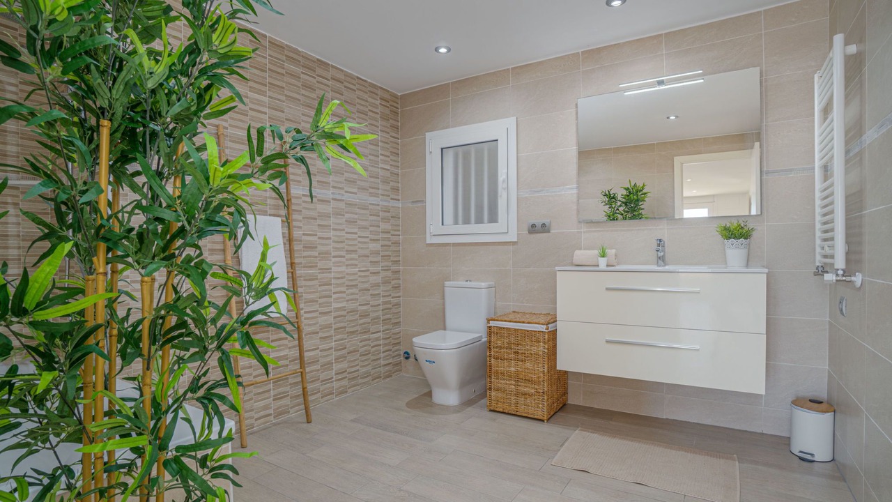 Photo of Bathroom in El Mas Isaac