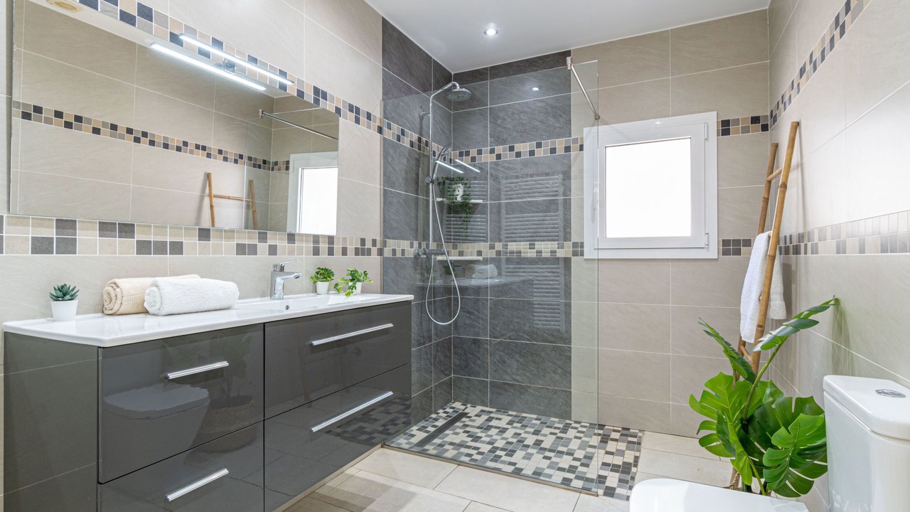 Photo of Bathroom in El Mas Isaac