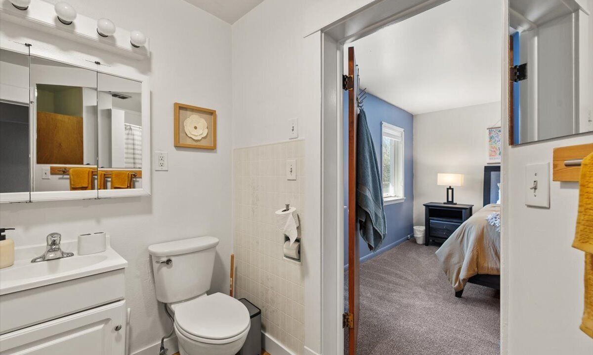 Photo of Bathroom in Central - Terry