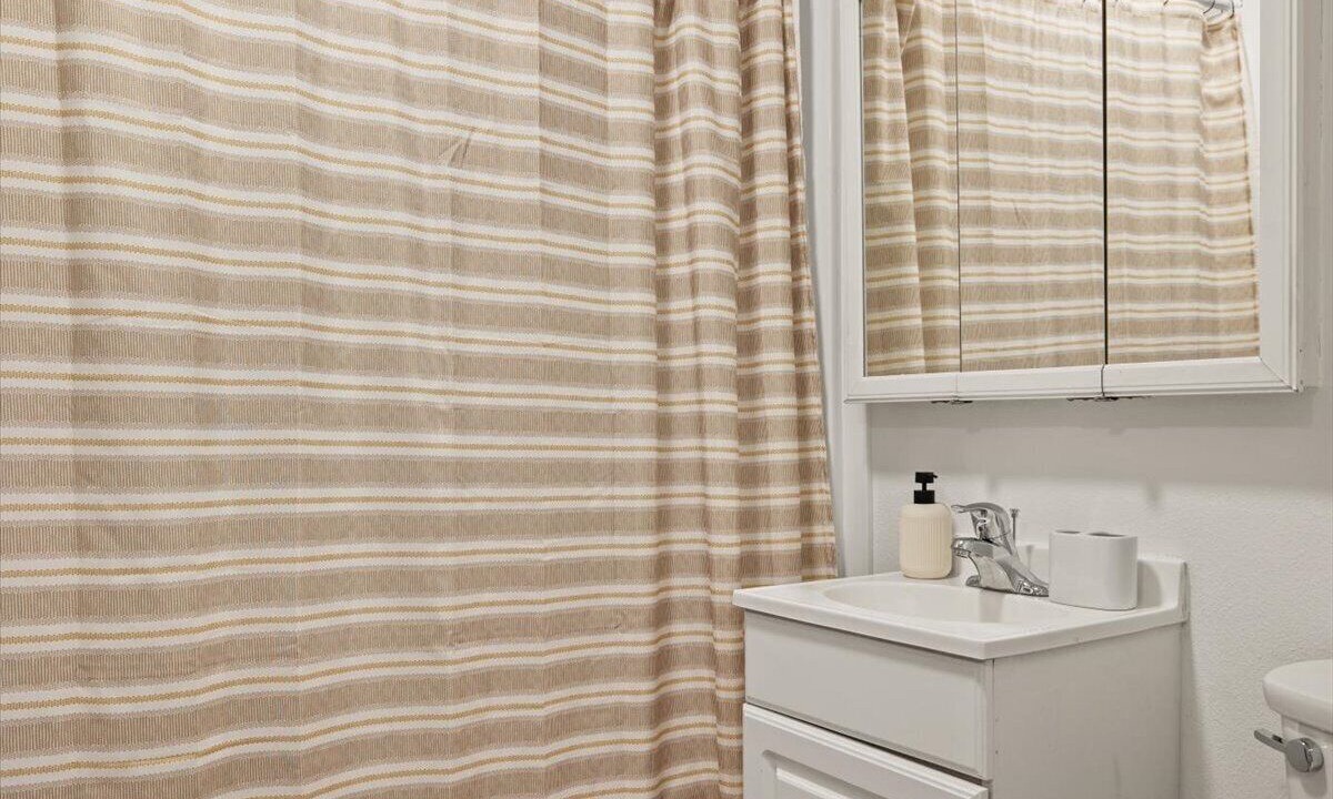 Photo of Bathroom in Central - Terry