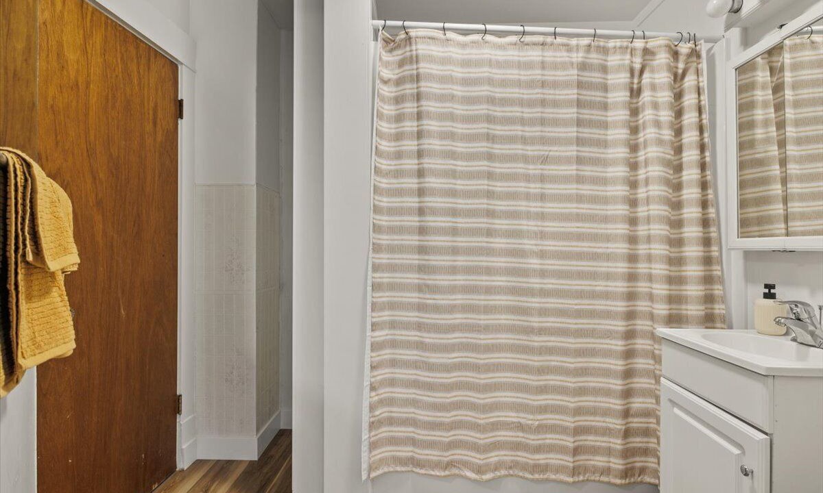 Photo of Bathroom in Central - Terry