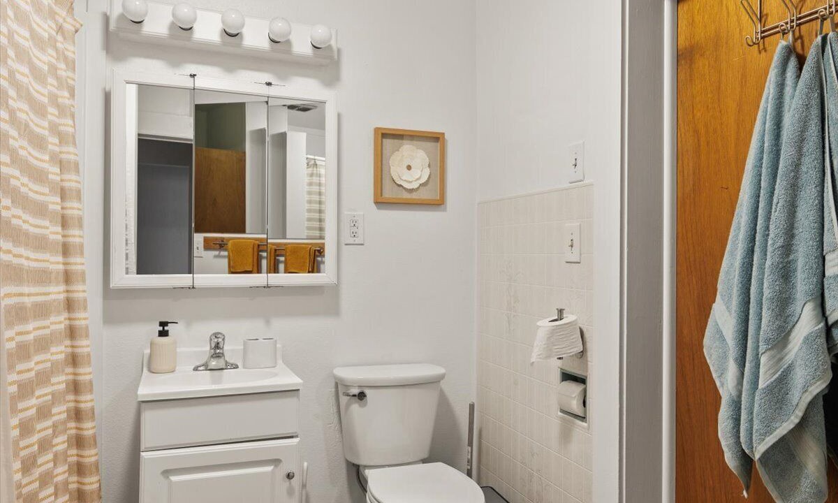 Photo of Bathroom in Central - Terry