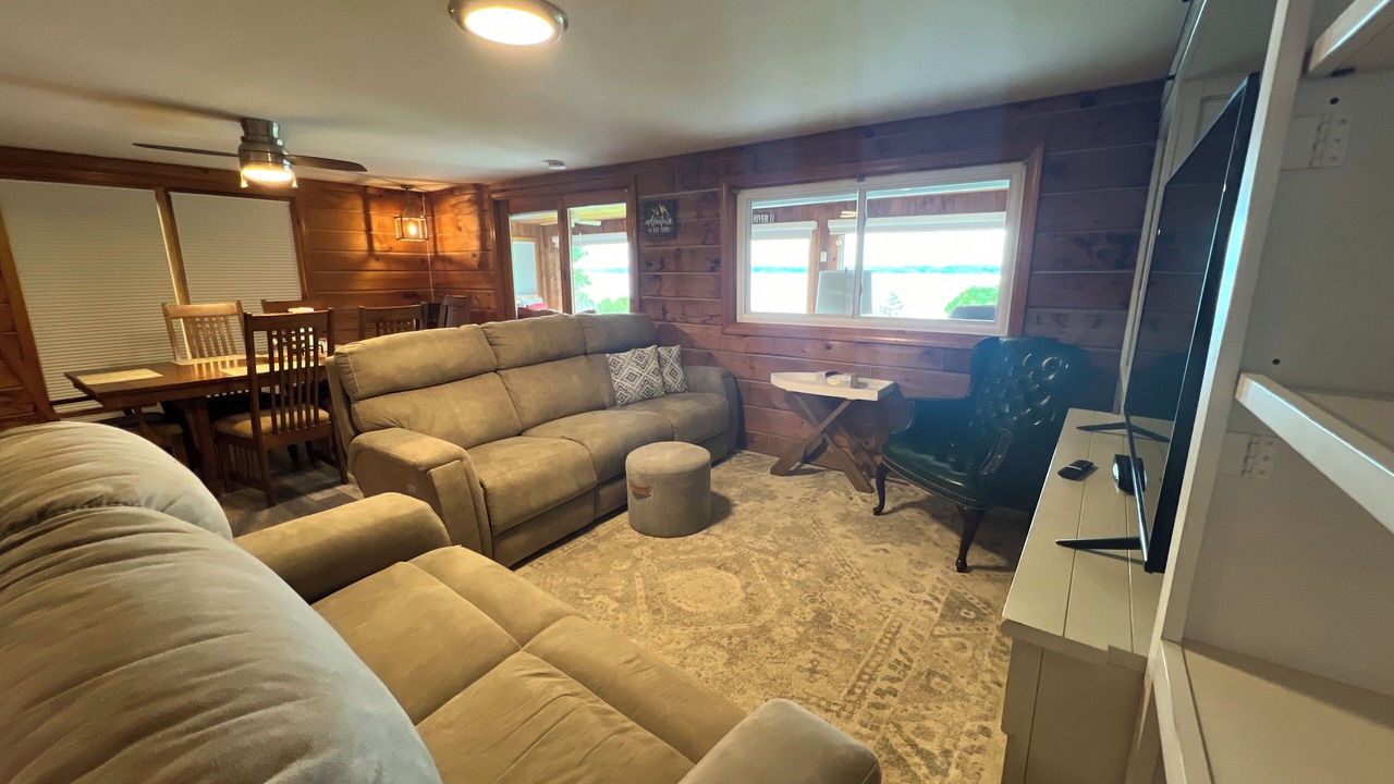 Photo of Livingroom in Brier Hill