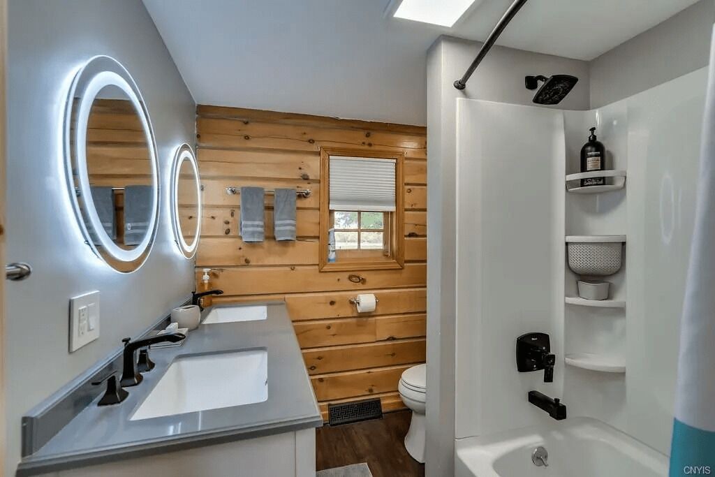 Photo of Bathroom in Brier Hill