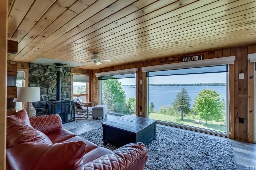 Photo of Livingroom in Brier Hill