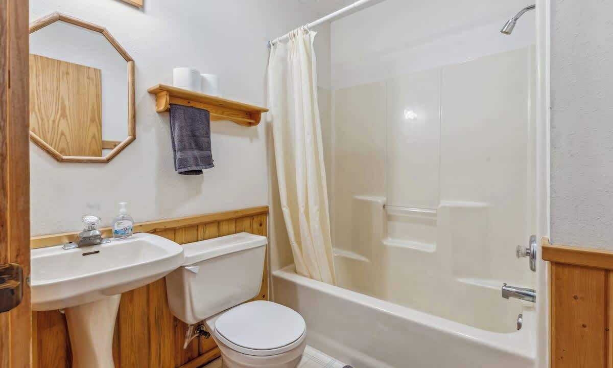 Photo of Bathroom in Park Rapids