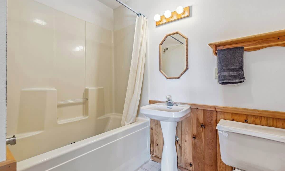 Photo of Bathroom in Park Rapids