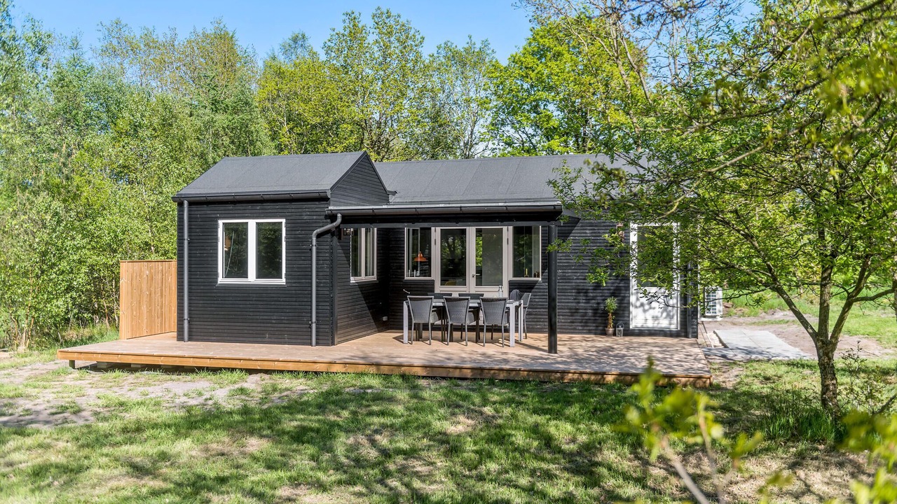 Photo of Others in Skygge