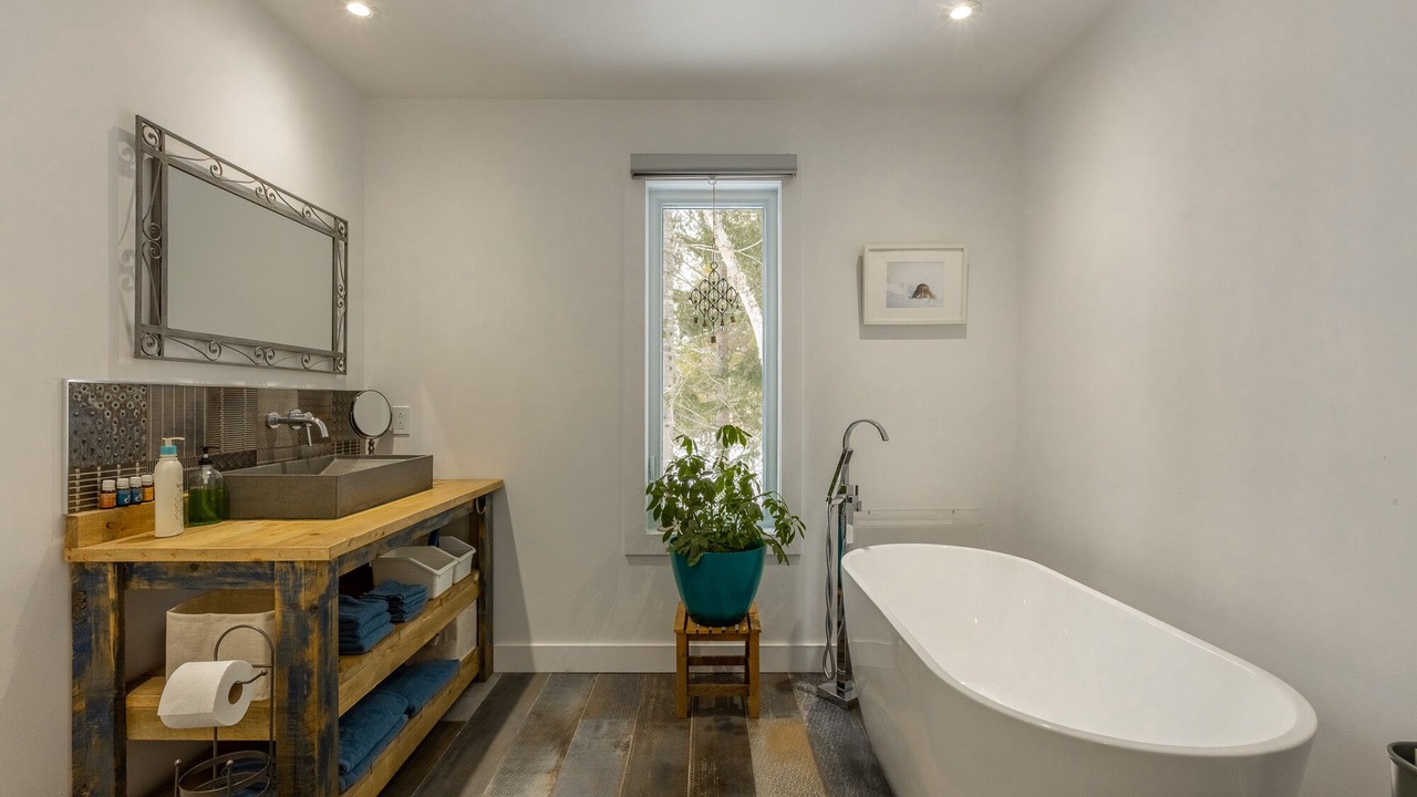 Photo of Bathroom in Sainte-Lucie-des-Laurentides