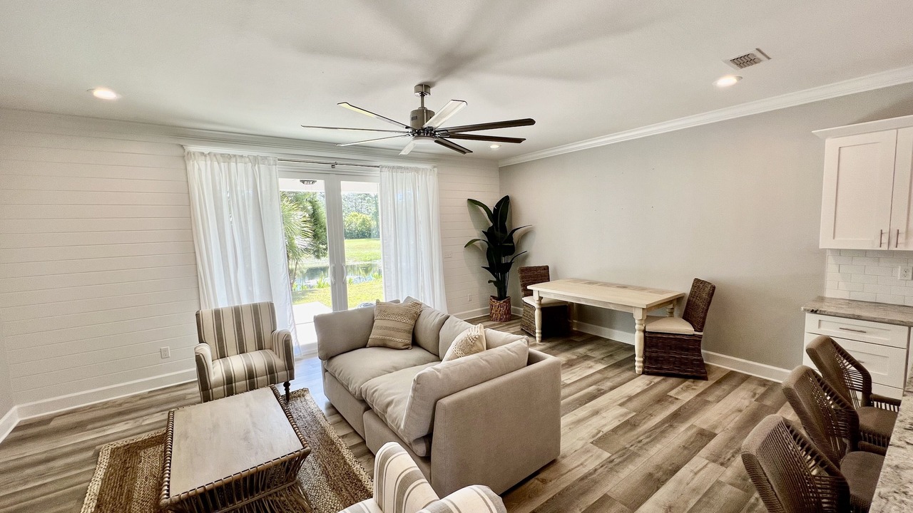 Photo of Livingroom in Carrabelle