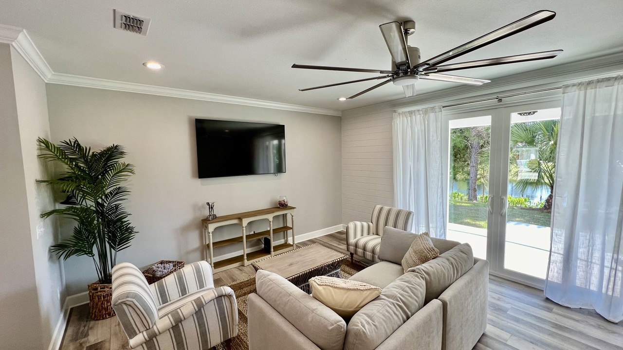 Photo of Livingroom in Carrabelle