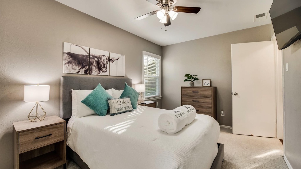 Photo of Bedroom in Haltom City