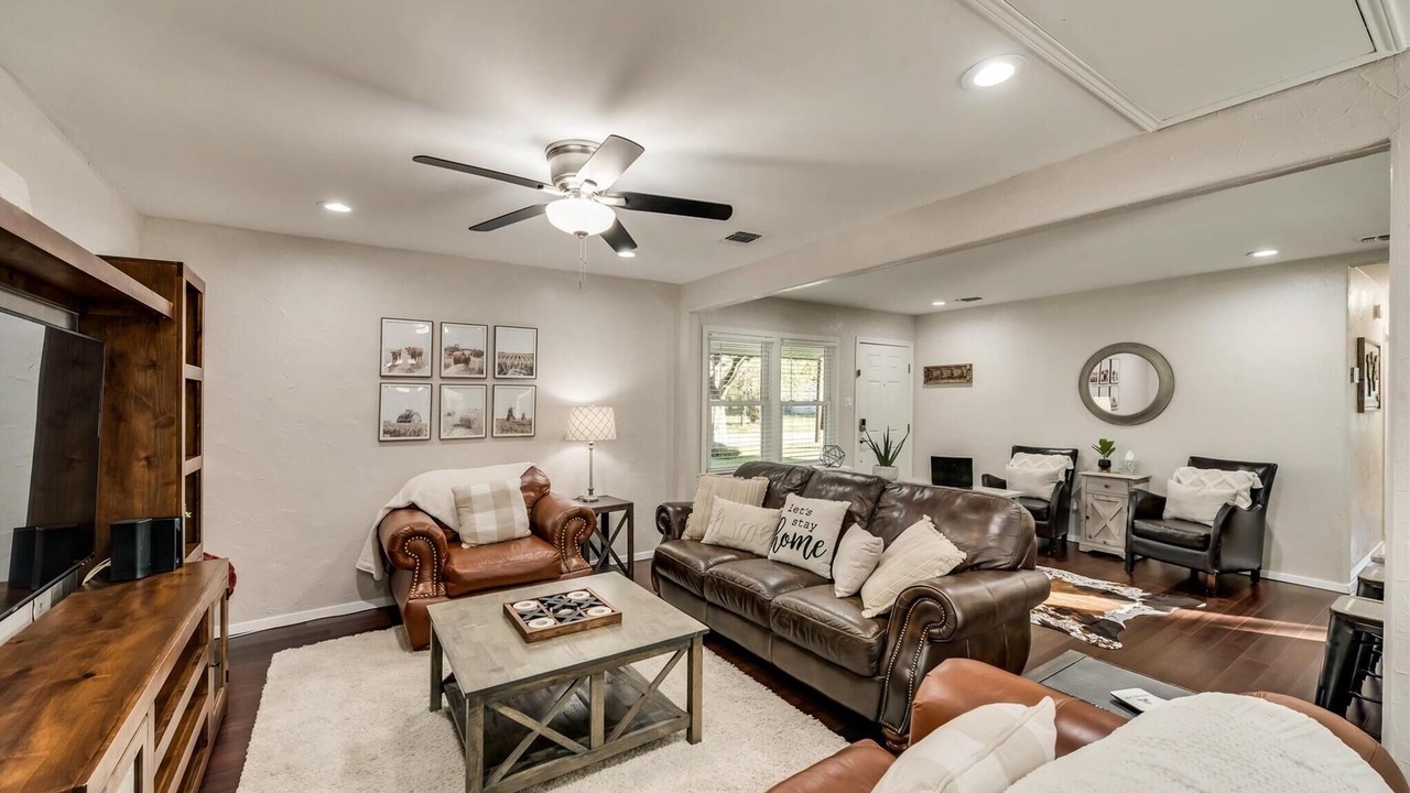 Photo of Livingroom in Haltom City