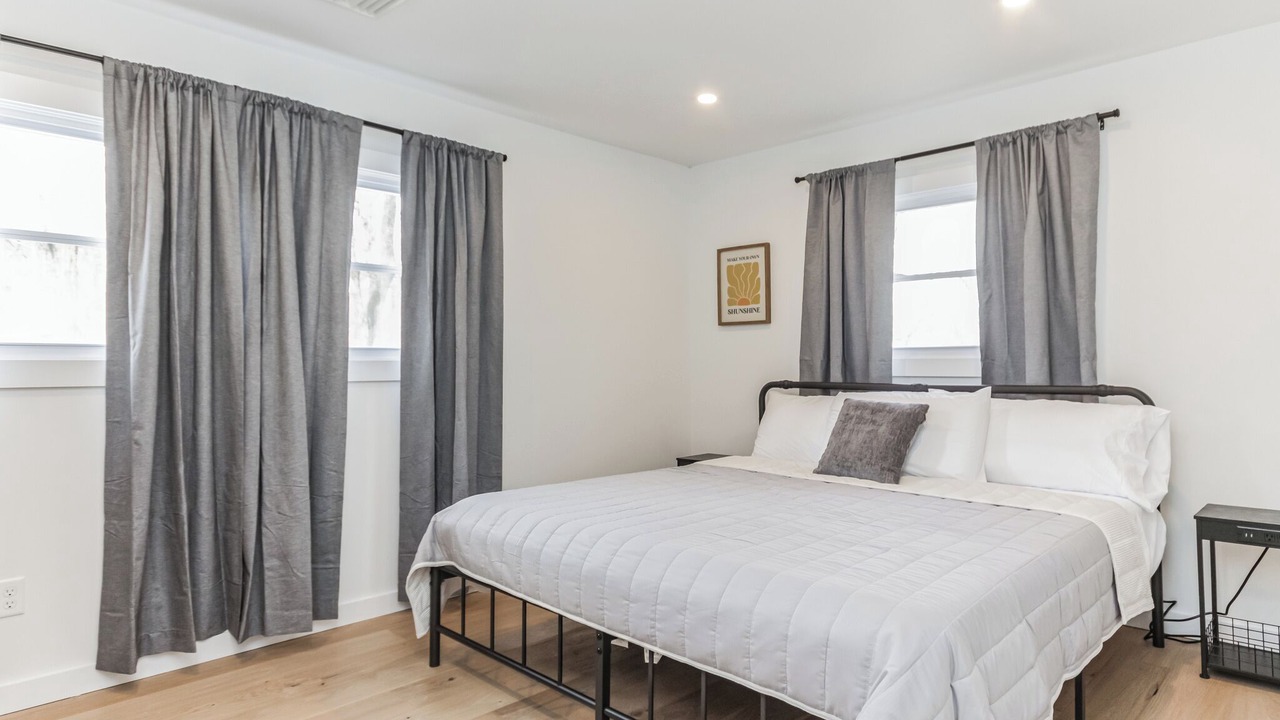 Photo of Bedroom in Hollowville