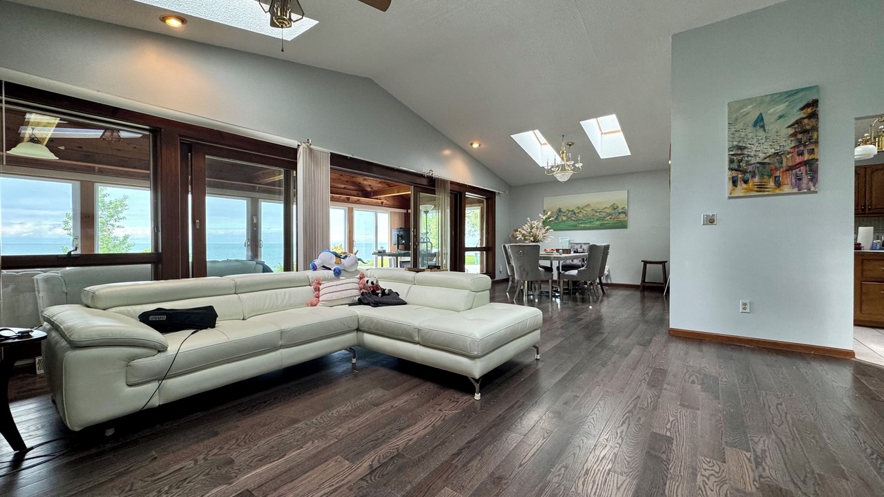 Photo of Livingroom in Town of Porter