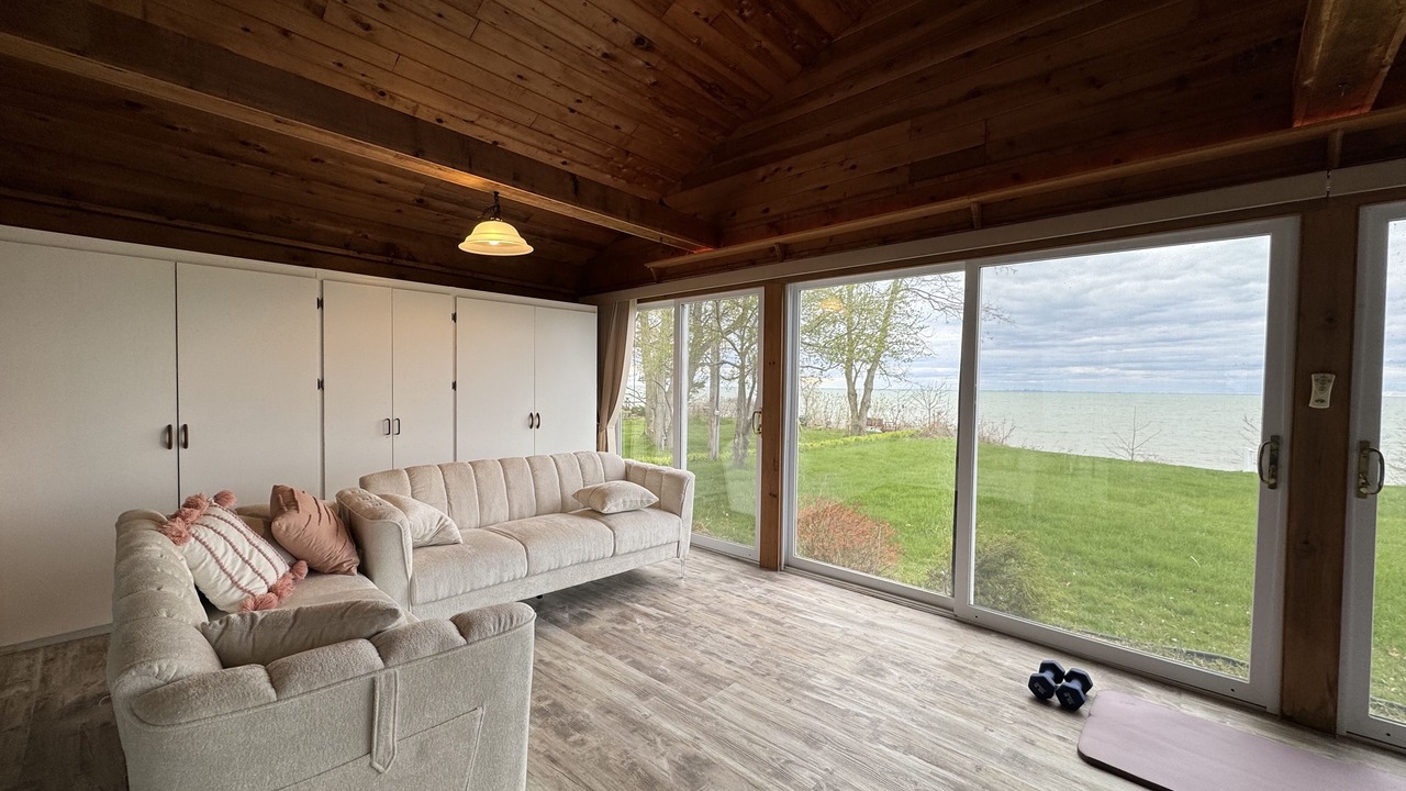 Photo of Livingroom in Town of Porter