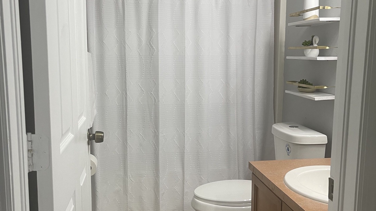 Photo of Bathroom in Eisenhower