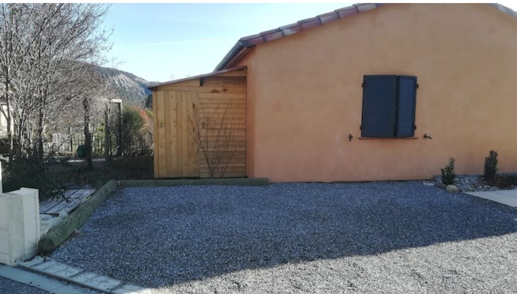 Photo of Outdoor in Saleon