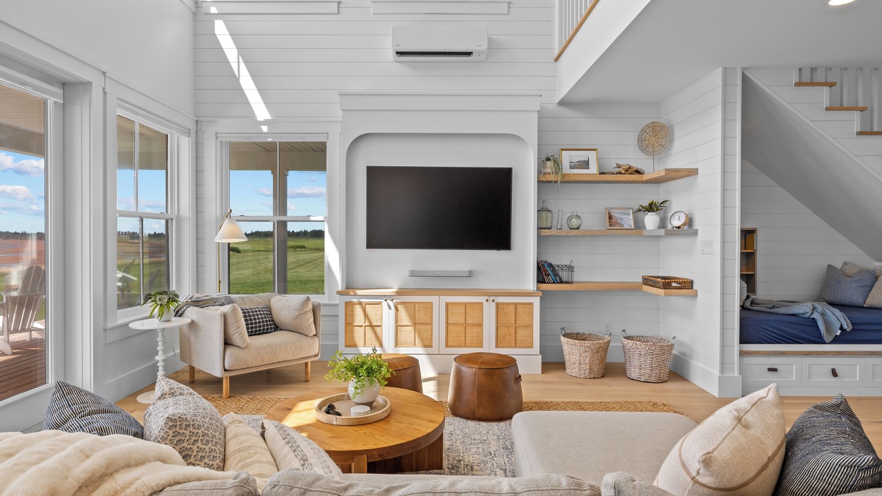 Photo of Livingroom in Charlotte's Shore