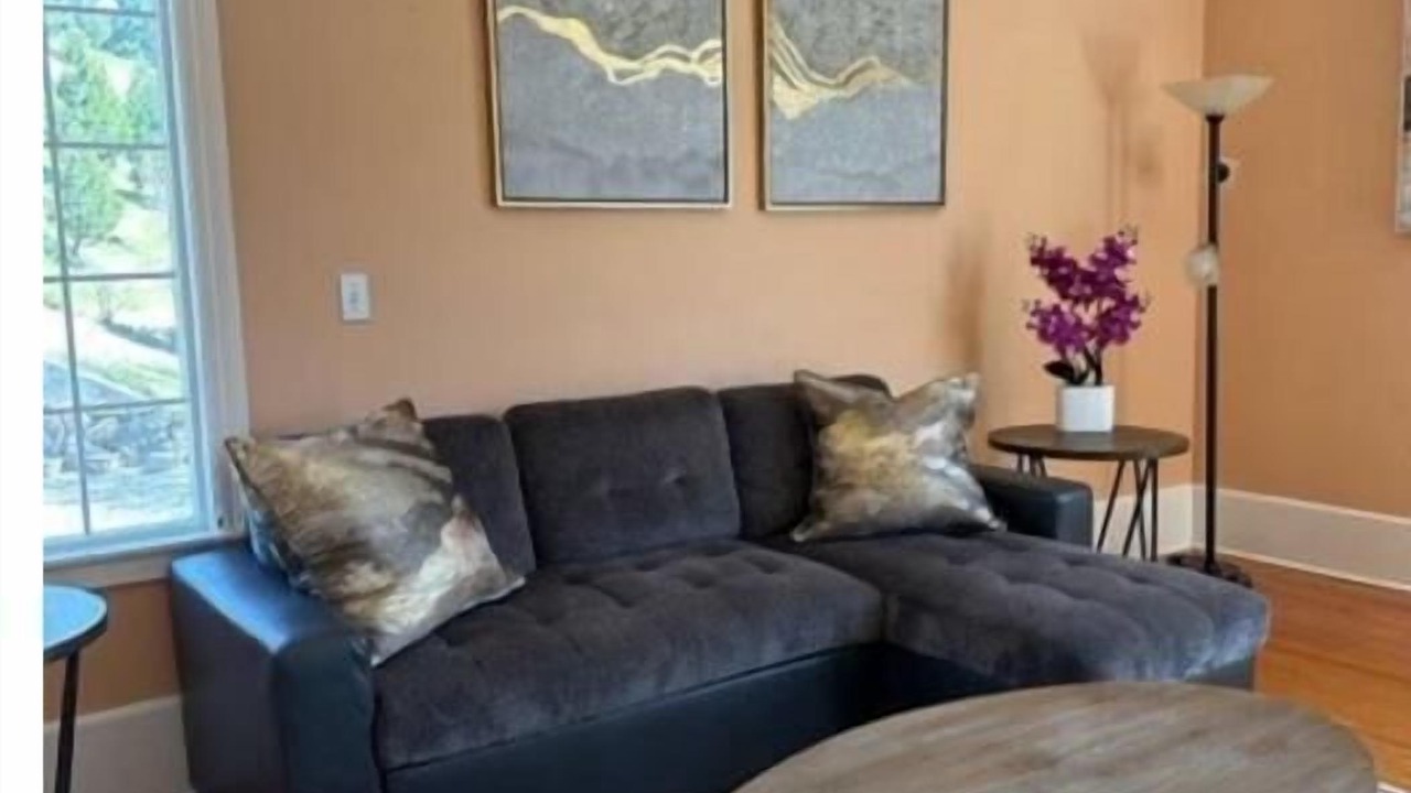 Photo of Livingroom in Ashland