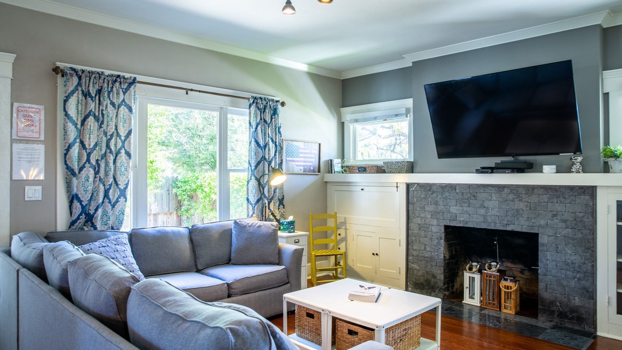 Photo of Livingroom in Anaheim Colony Historic District