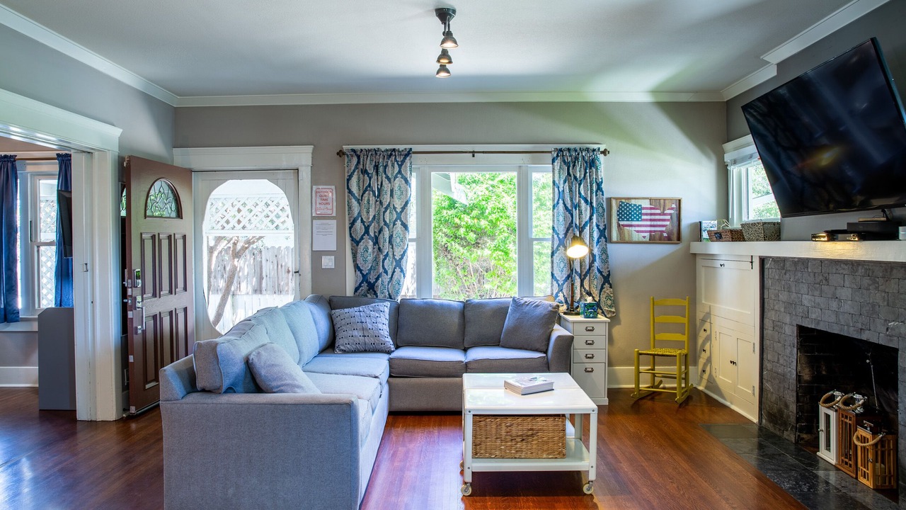 Photo of Livingroom in Anaheim Colony Historic District