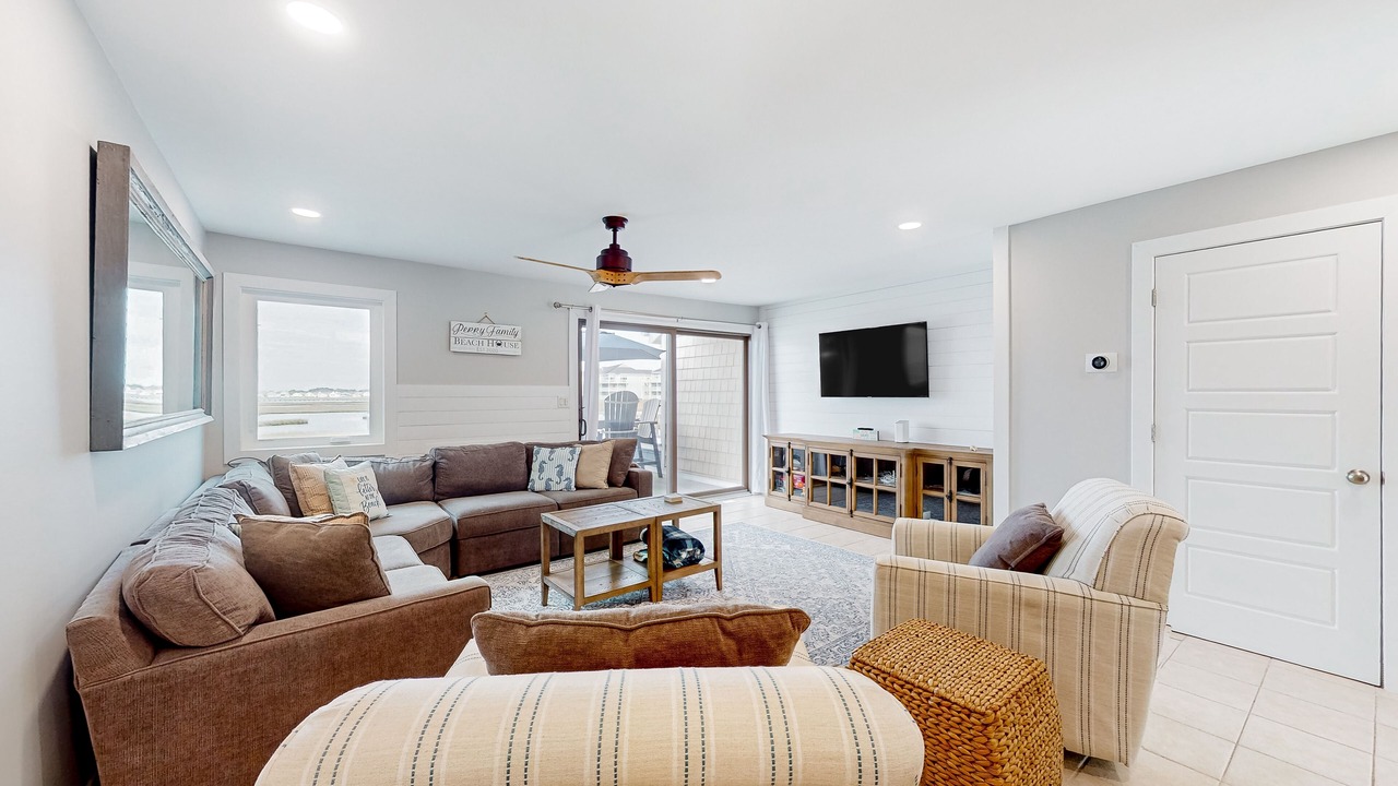 Photo of Livingroom in Heron Harbour Isle