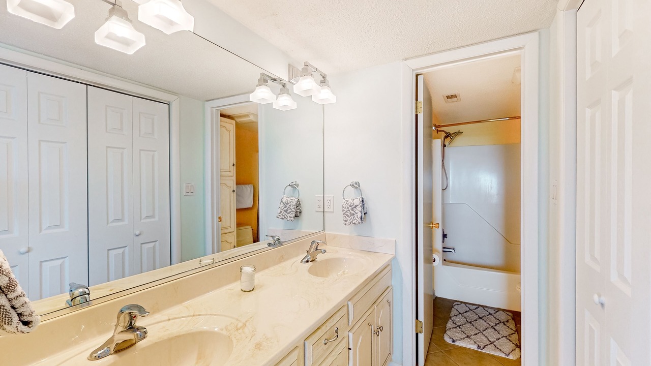 Photo of Bathroom in Heron Harbour Isle