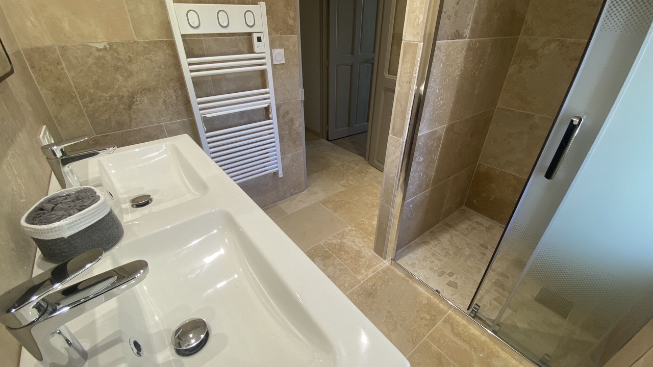 Photo of Bathroom in Caderousse