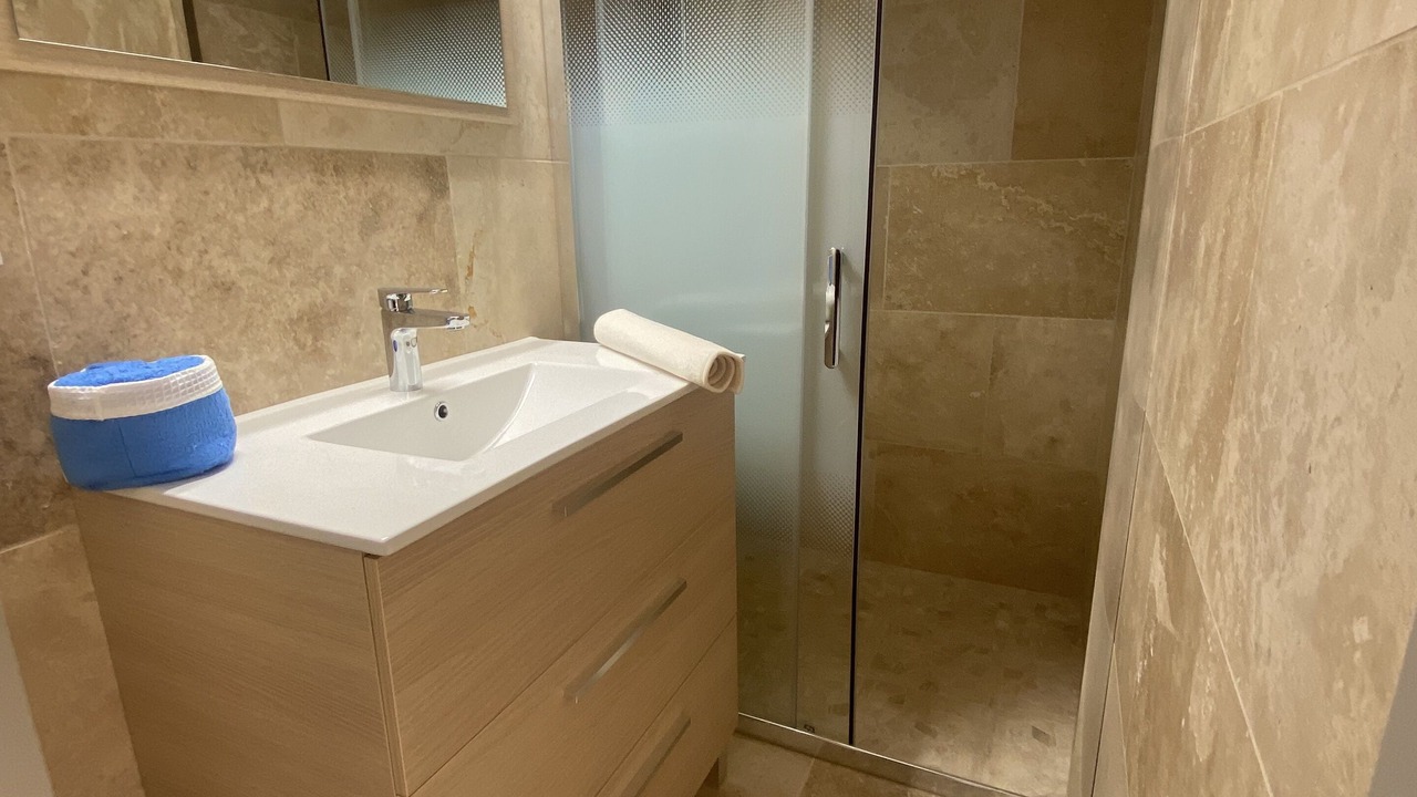 Photo of Bathroom in Caderousse