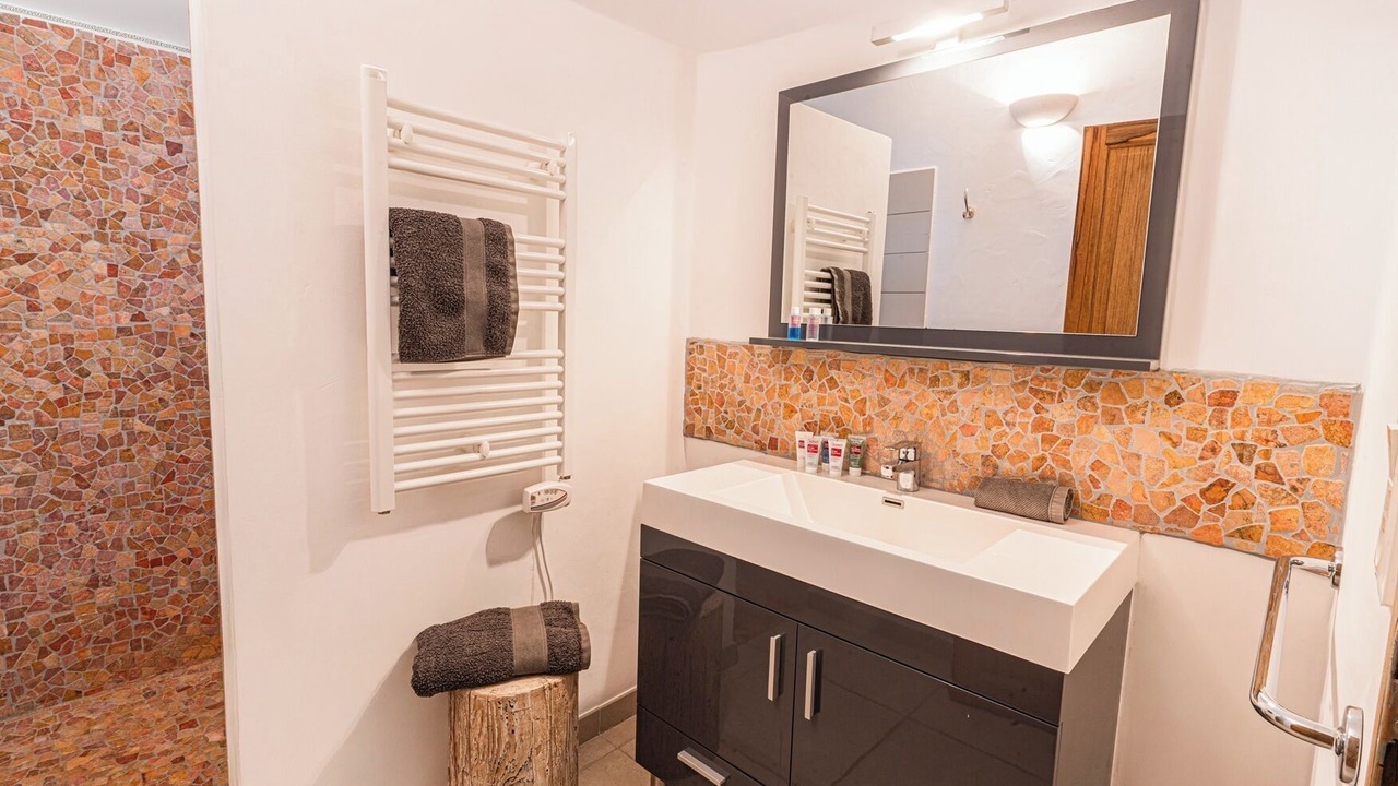 Photo of Bathroom in Issirac