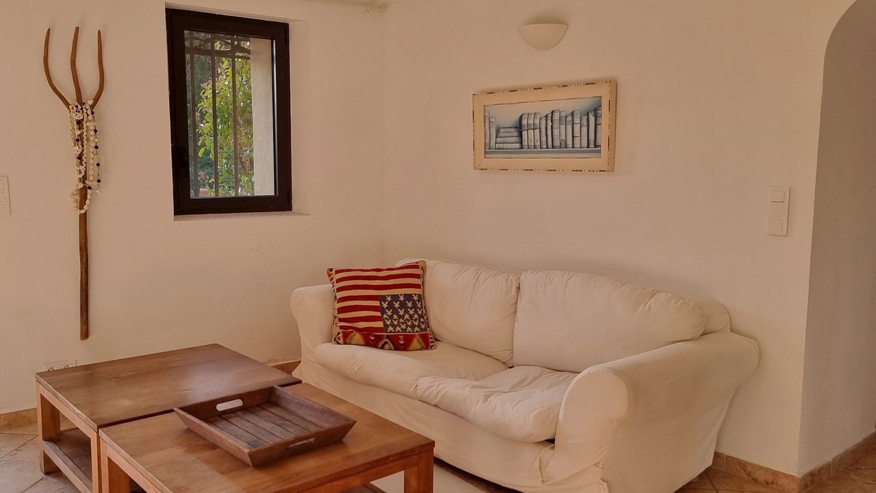 Photo of Livingroom in Entrecasteaux