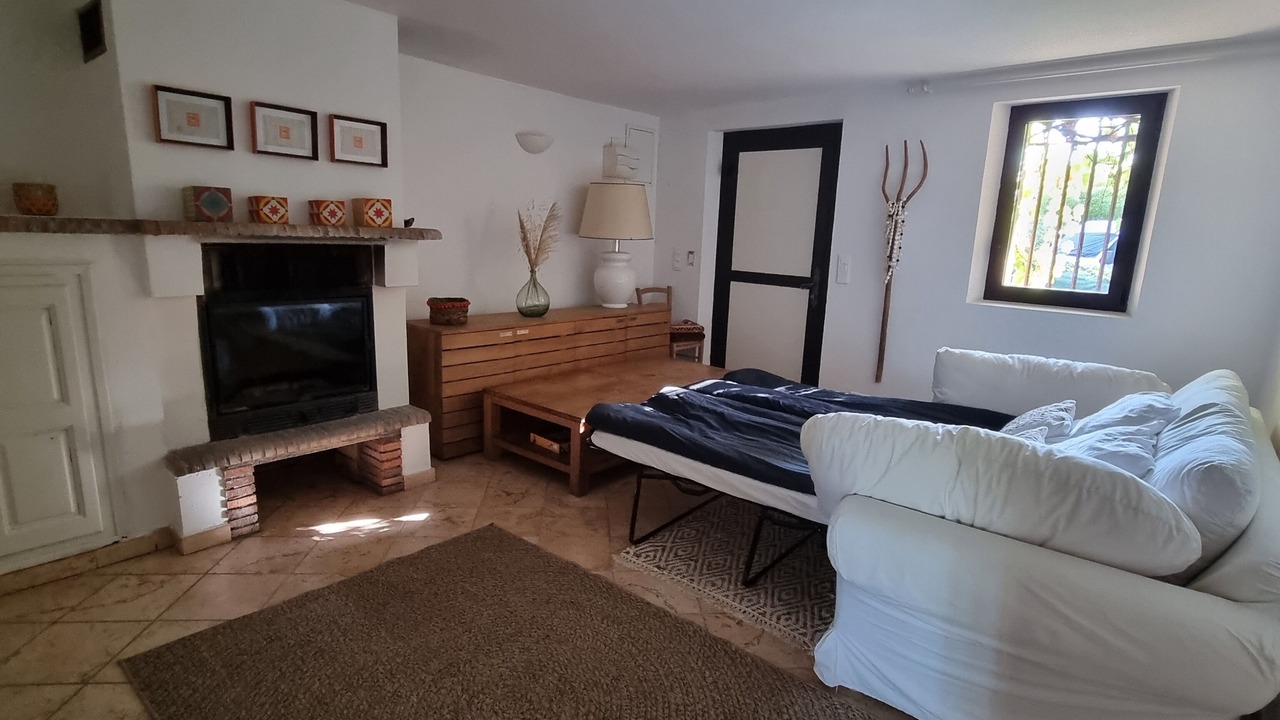 Photo of Livingroom in Entrecasteaux