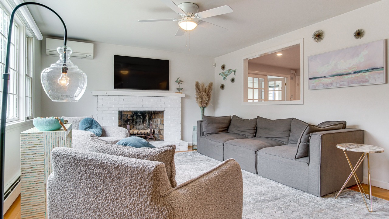 Photo of Livingroom in North Falmouth