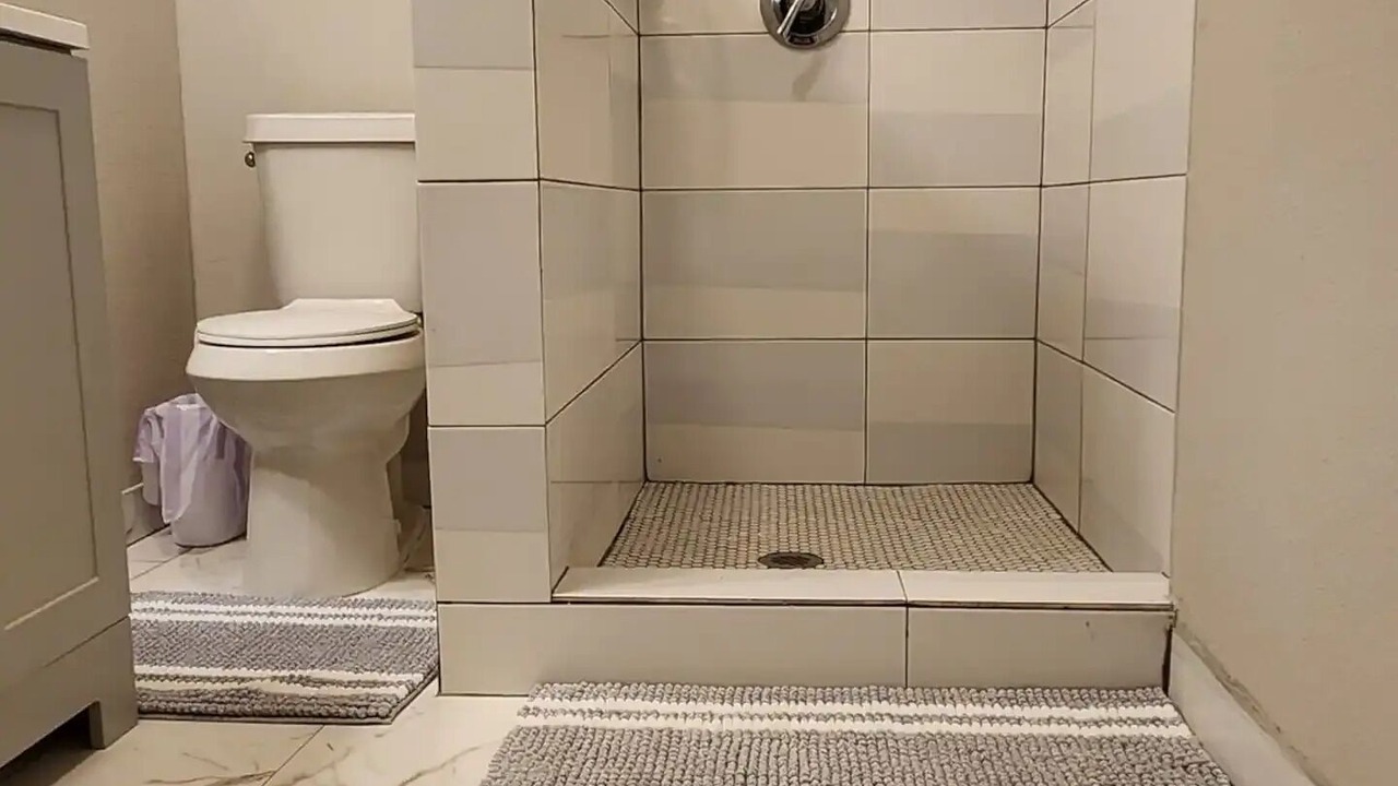 Photo of Bathroom in Orange