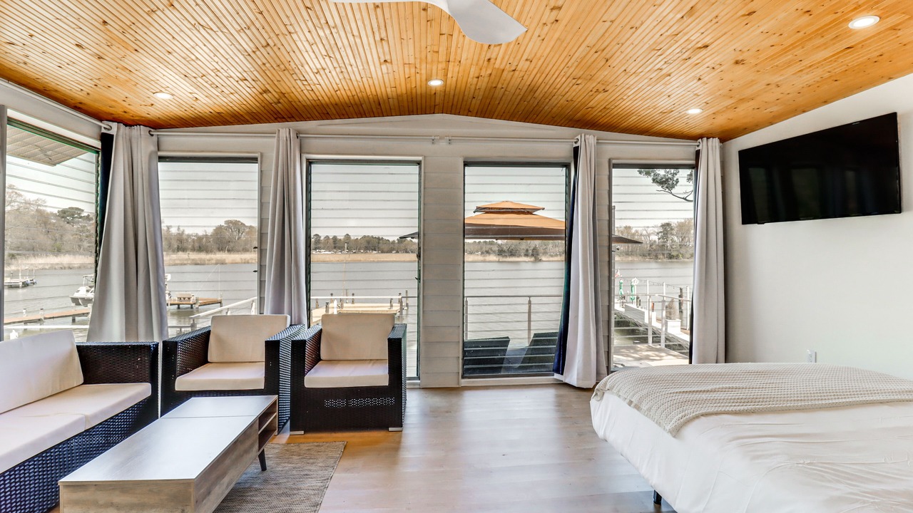 Photo of Bedroom in Colonial Beach