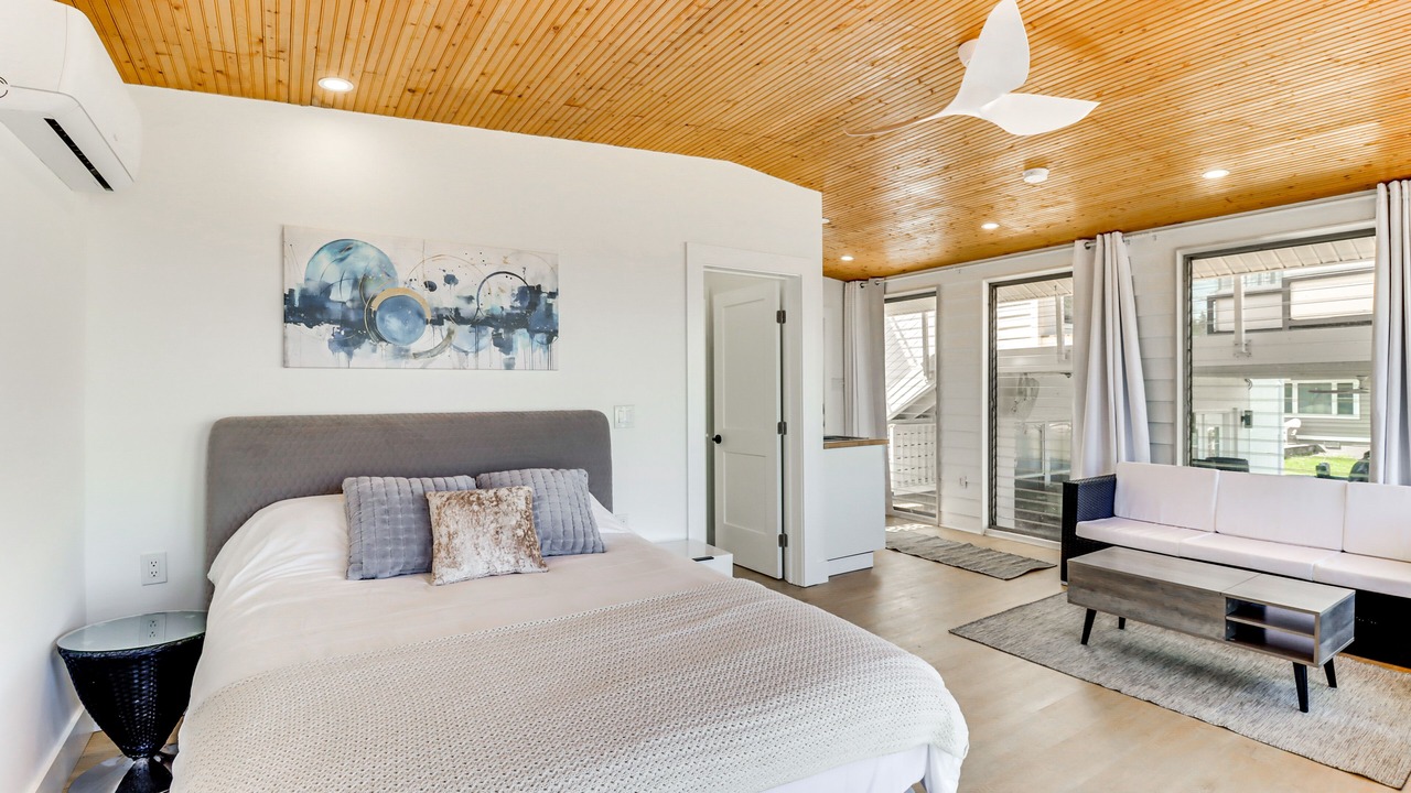 Photo of Bedroom in Colonial Beach