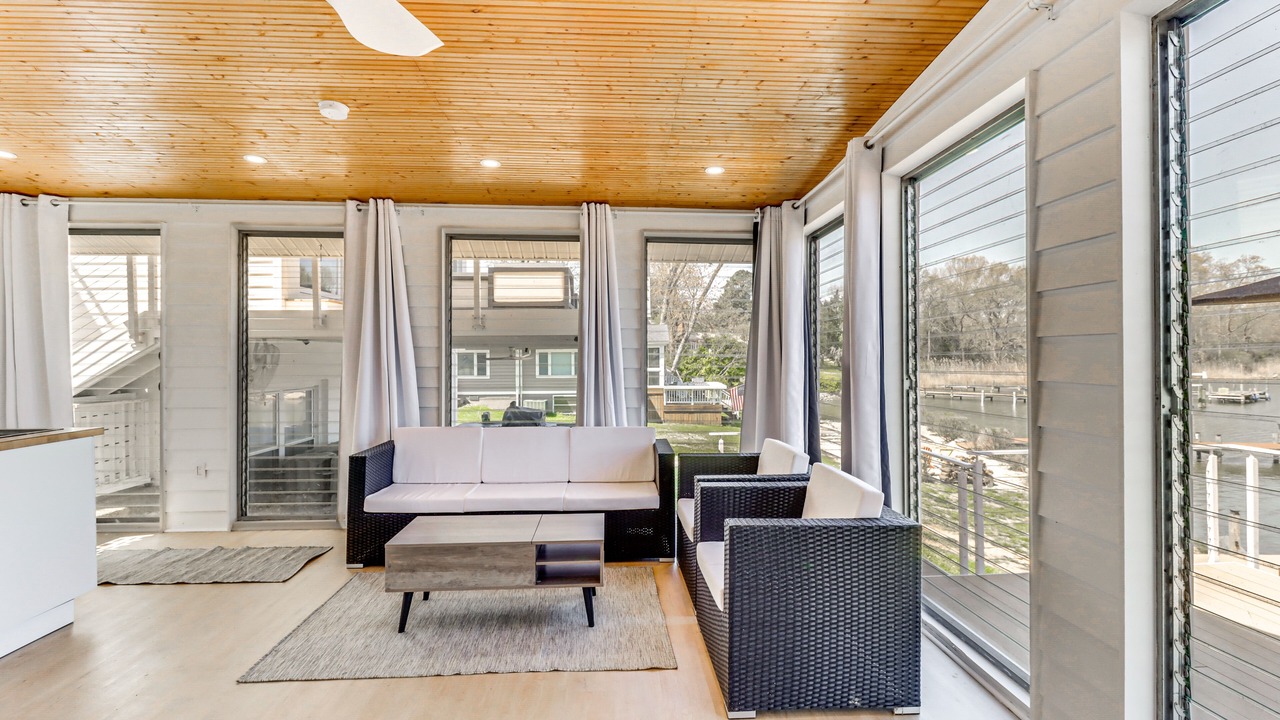 Photo of Livingroom in Colonial Beach