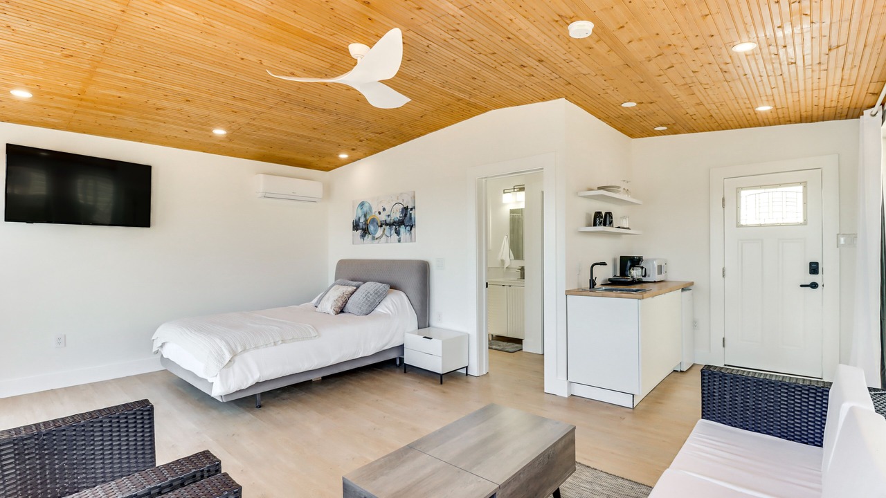 Photo of Bedroom in Colonial Beach