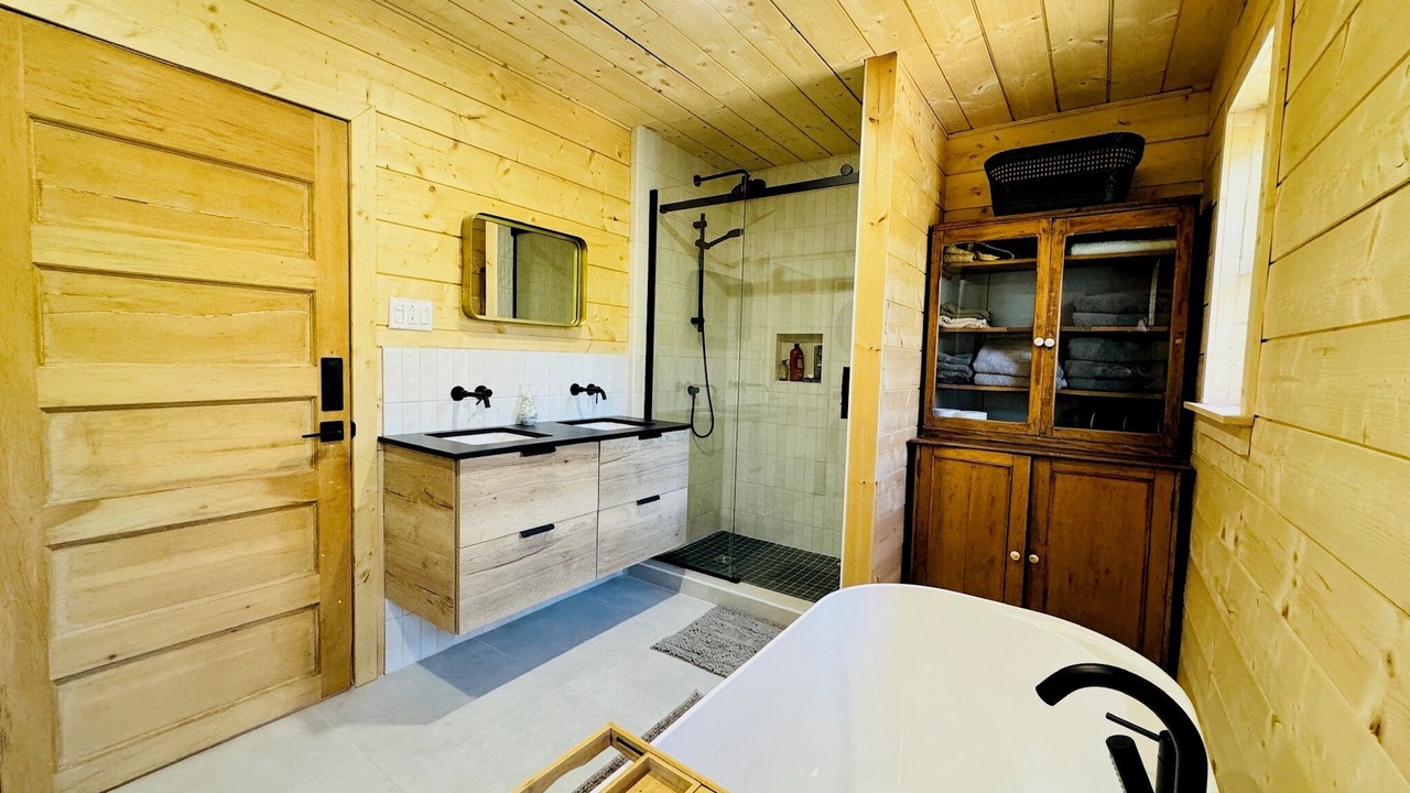 Photo of Bathroom in Stukely-Sud