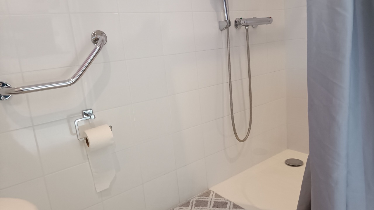 Photo of Bathroom in Villeperdue
