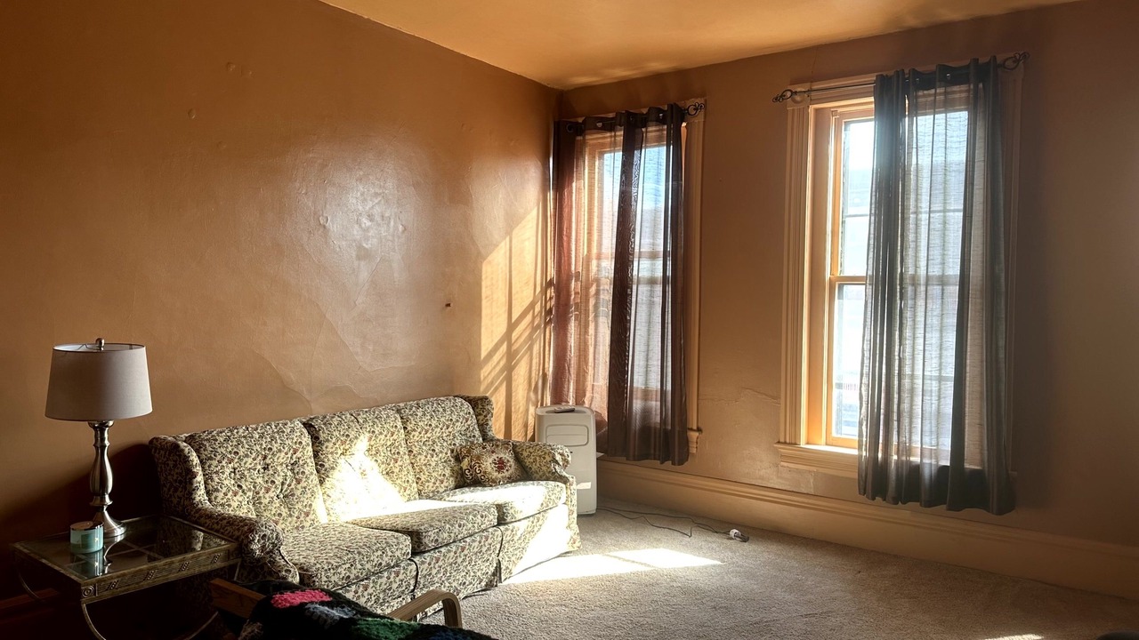 Photo of Livingroom in Warren