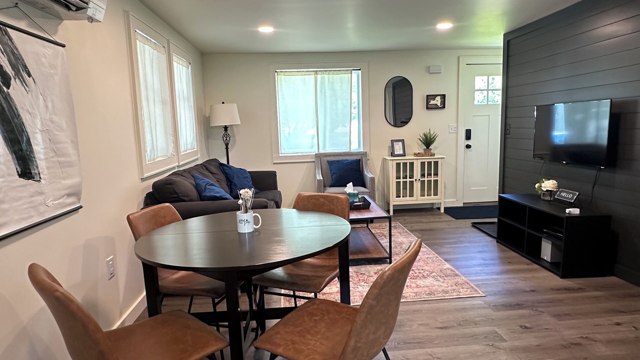 Photo of Livingroom in Utica