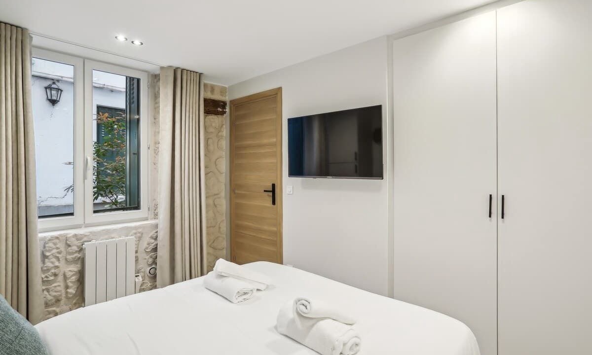 Photo of Bedroom in Arts-et-Metiers