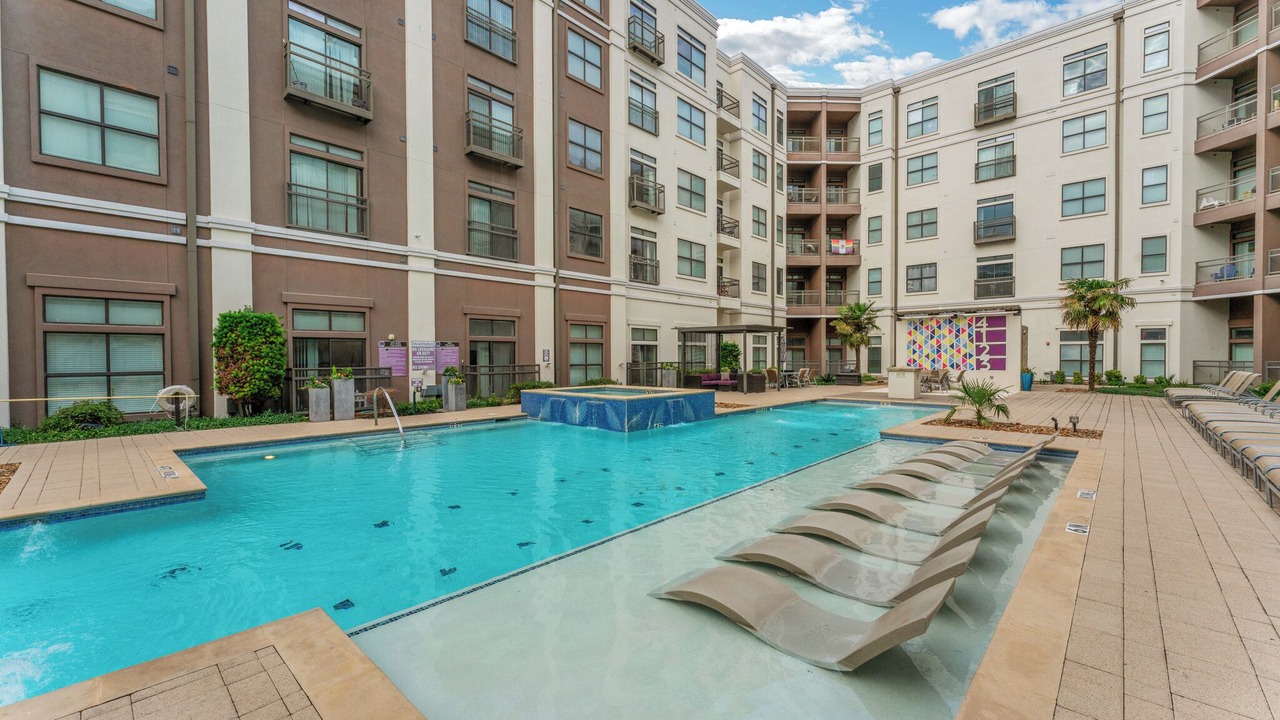 Photo of Outdoor in Oak Lawn