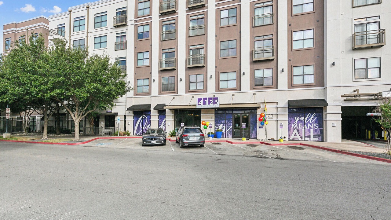 Photo of Outdoor in Oak Lawn