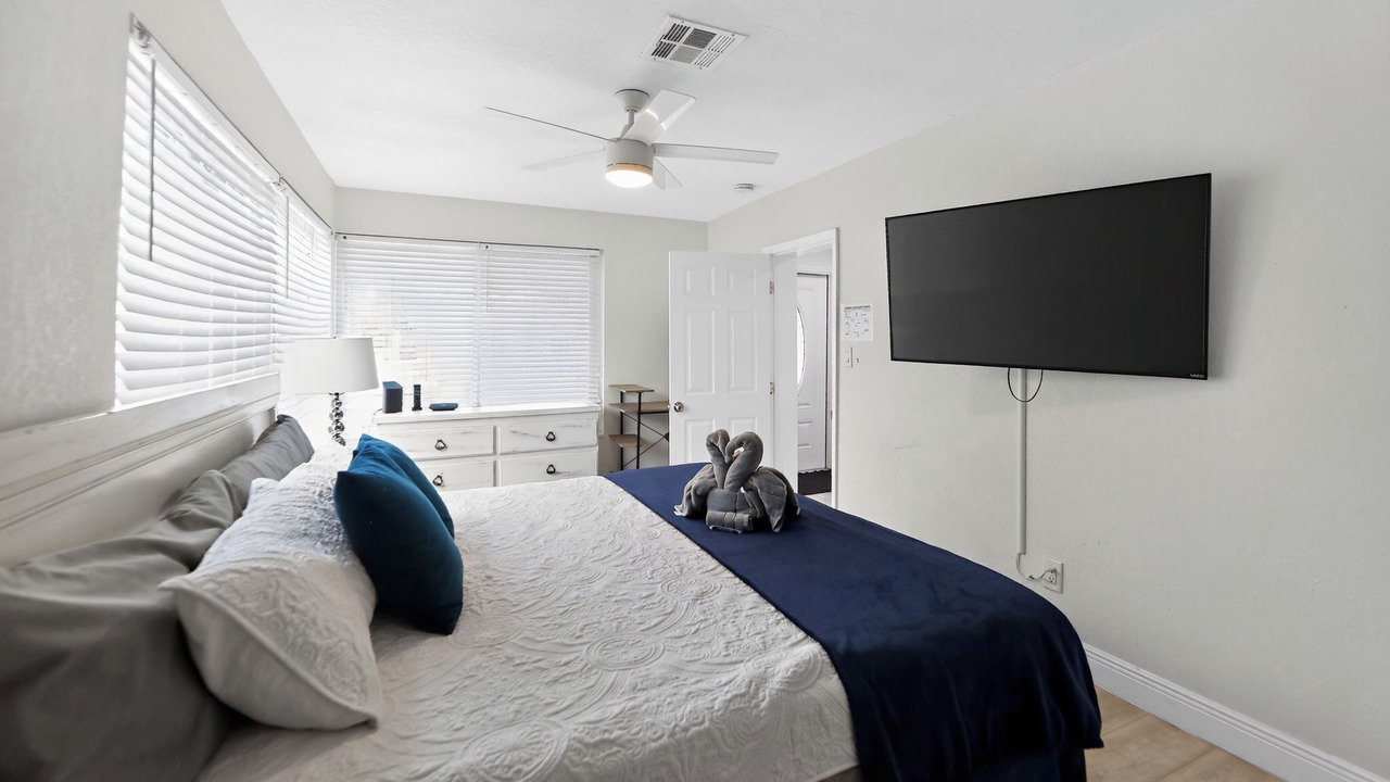 Photo of Bedroom in Oakland Park